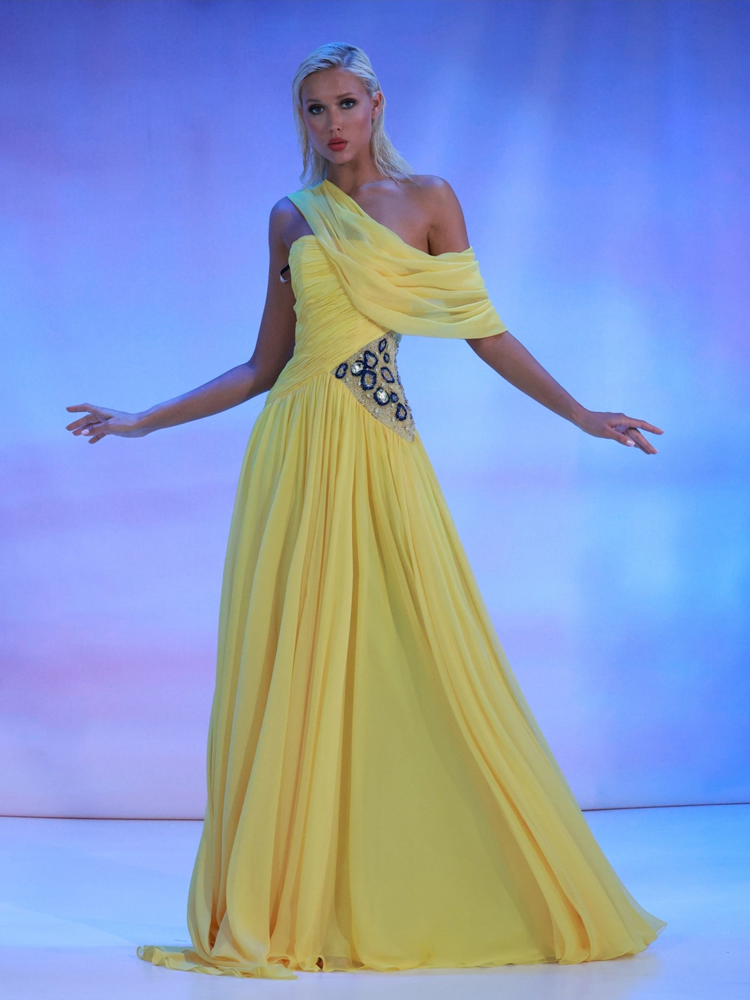 SS165 - A yellow mousseline dress with a flowy skirtUS 01 Yellow